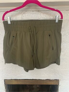 All in Motion Women's Stretch Woven Mid Rise Shorts 4" Olive Green